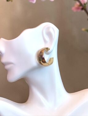 Vtg Gold-tone Crescent Hoop Earrings